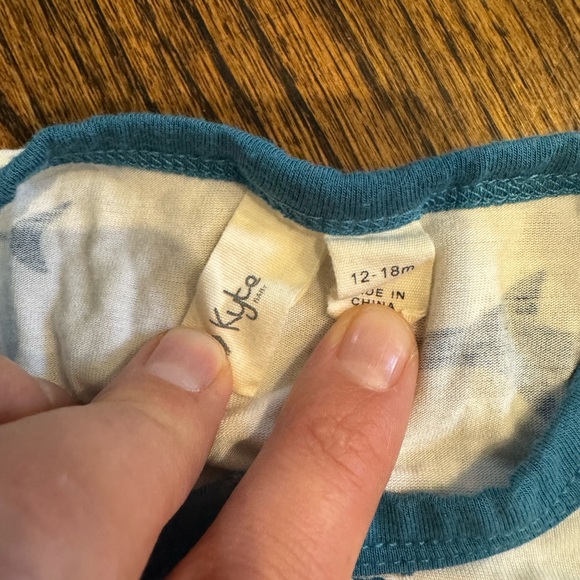 Kyte Baby Button-up Footie Pajamas Sharks Pattern 12-18m - Picture 2 of 3